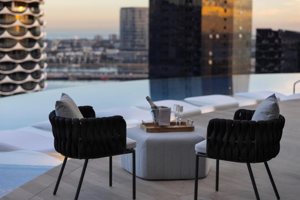 Melbourne Marriott Hotel Docklands מראה חיצוני תמונה The rooftop bar at the Ritz-Carlton, Melbourne