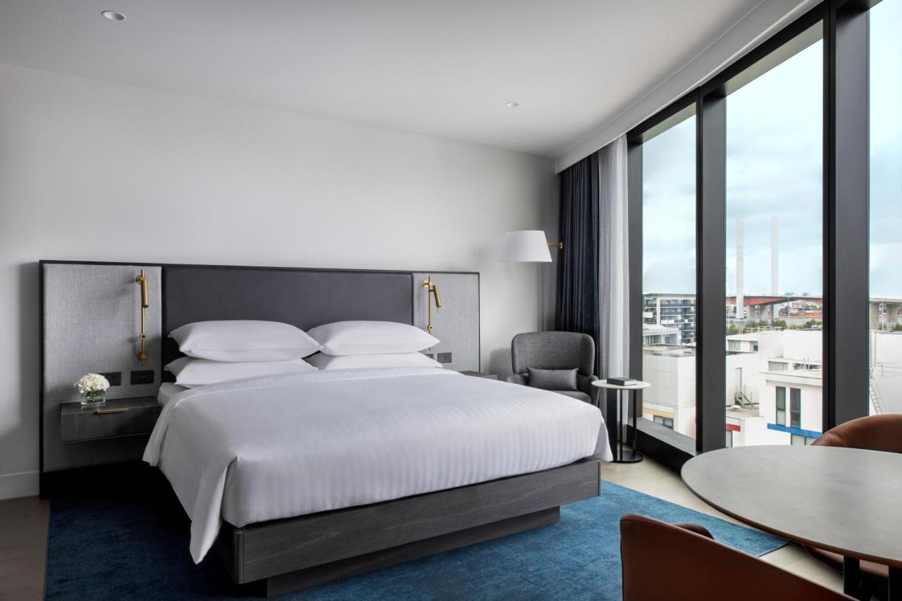 Melbourne Marriott Hotel Docklands מראה חיצוני תמונה A guest room at the hotel