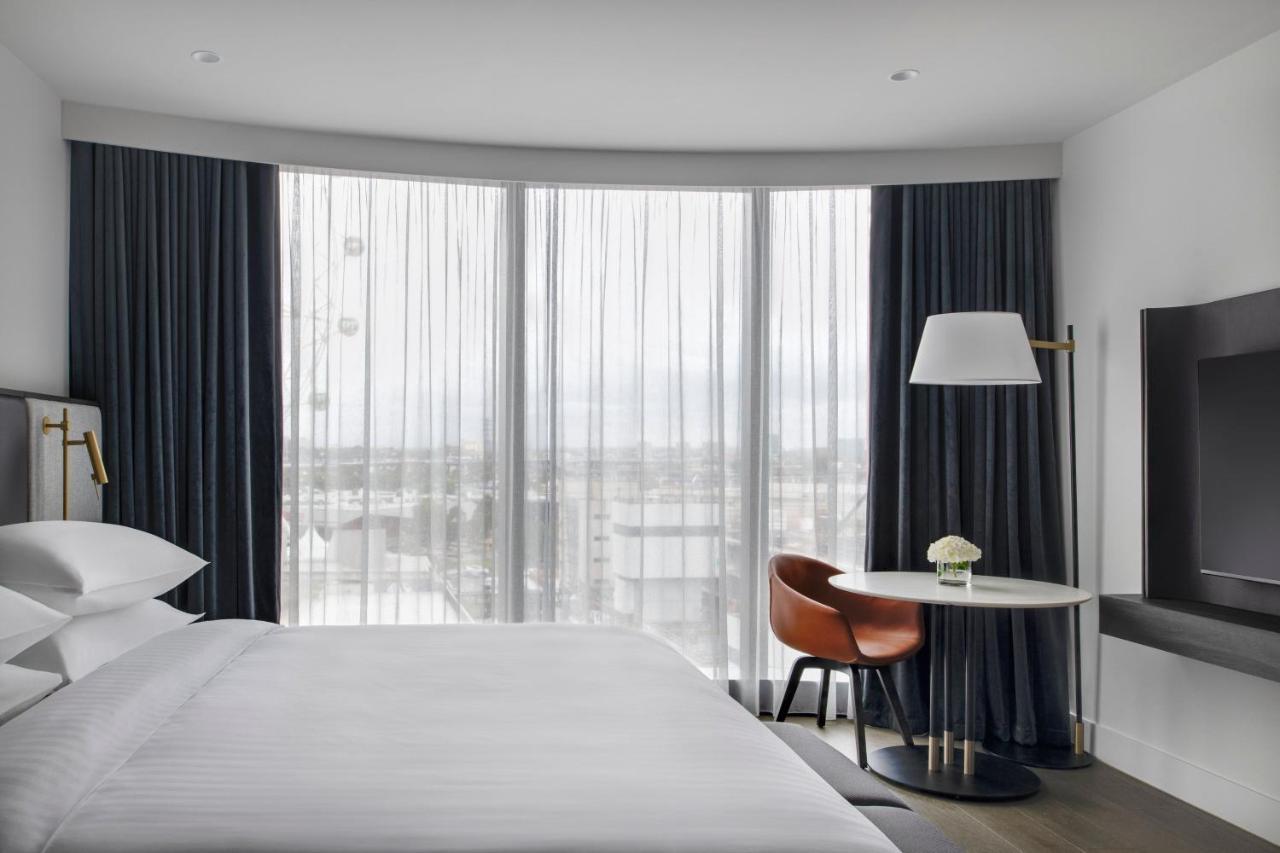 Melbourne Marriott Hotel Docklands מראה חיצוני תמונה A guest room at the hotel