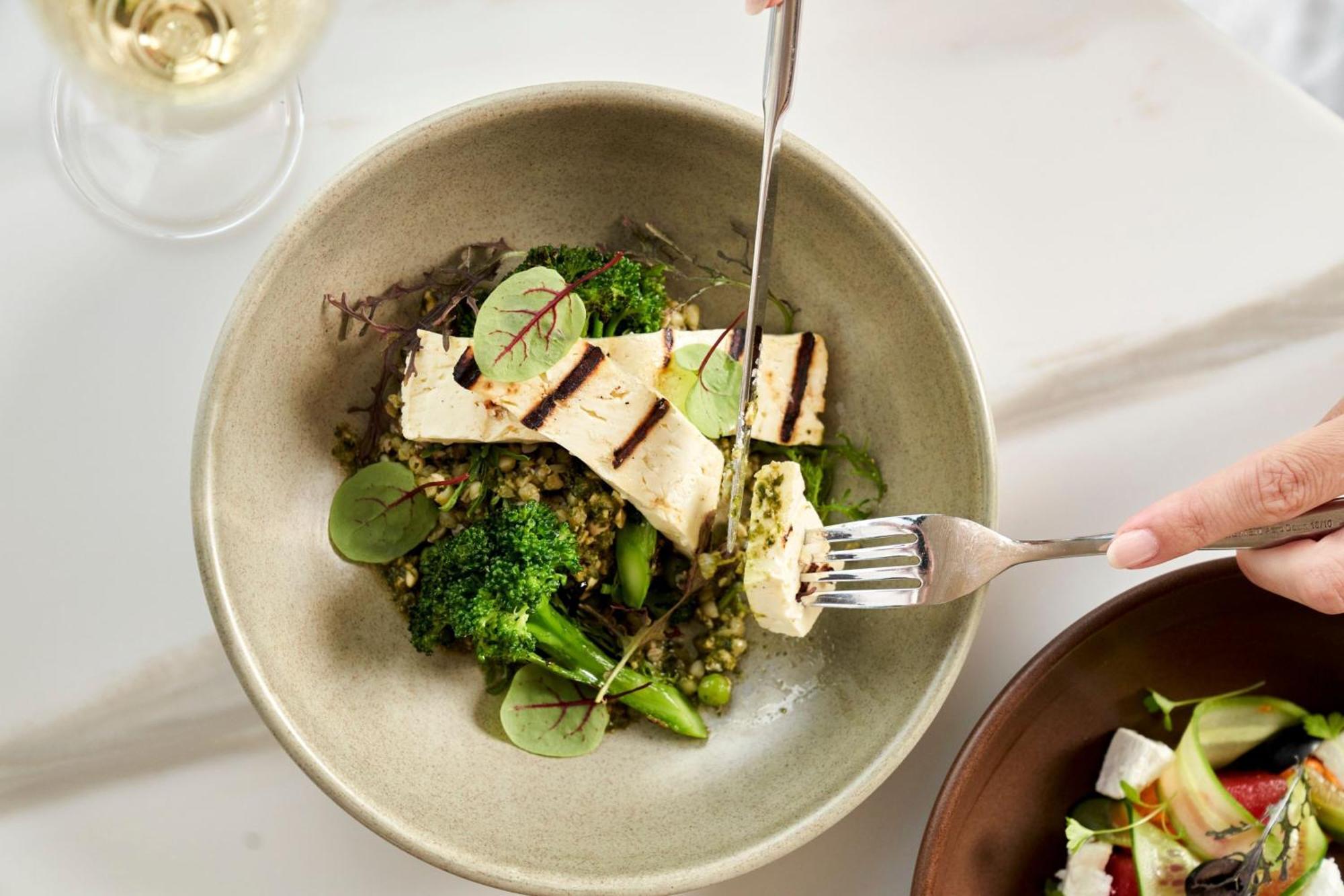 Melbourne Marriott Hotel Docklands מראה חיצוני תמונה A salad with quinoa
