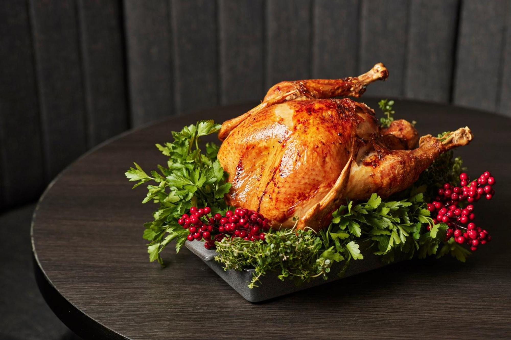 Melbourne Marriott Hotel Docklands מראה חיצוני תמונה A roasted turkey