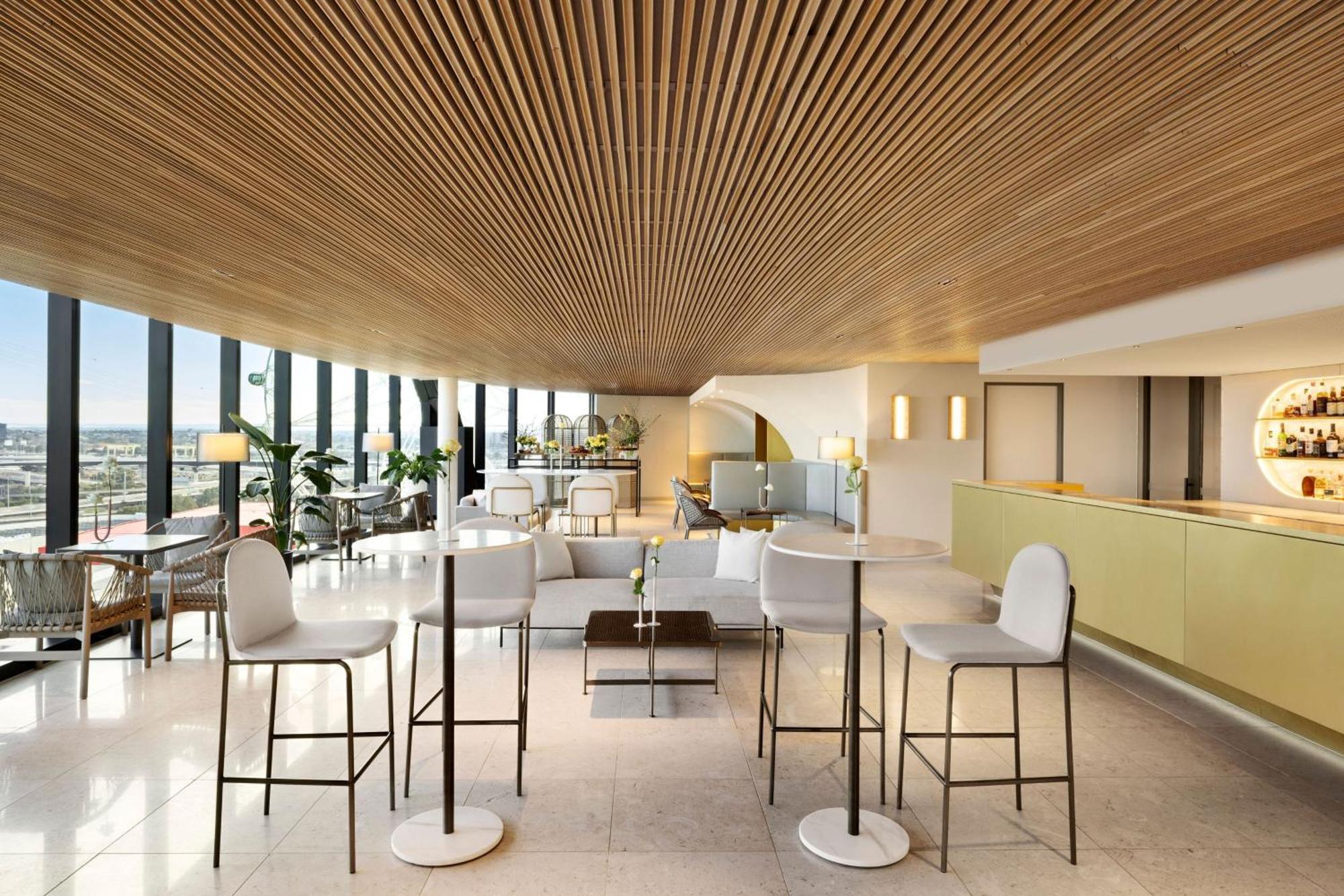Melbourne Marriott Hotel Docklands מראה חיצוני תמונה Club Lounge at the airport
